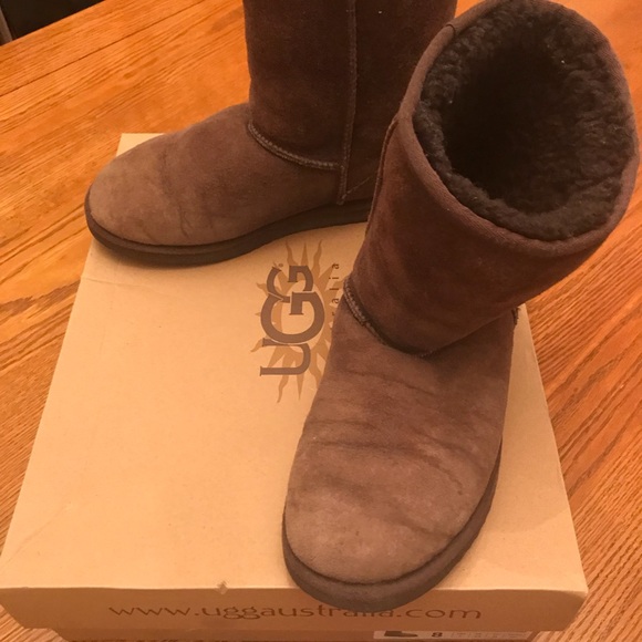 Women’s classic UGG boot - Picture 3 of 8